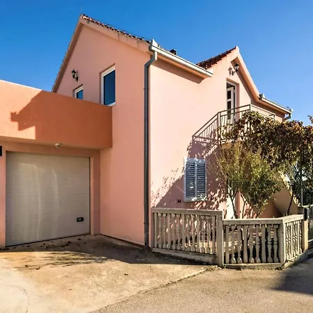 Comfortable With Terrace - Two Bedroom With Terrace Apartment Trogir