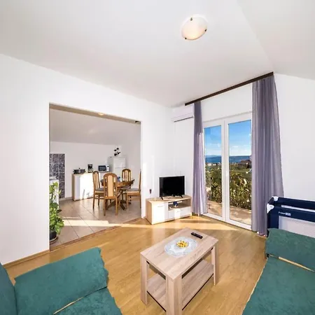 Apartment Comfortable With Terrace - Two Bedroom With Terrace